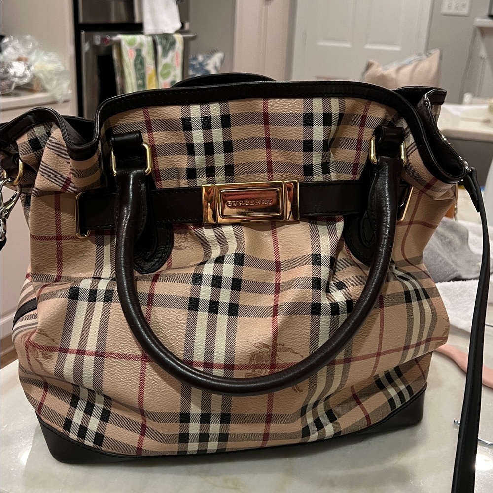 Burberry heymarket checked top handle bag Tan and Black Plaid Tote 👜